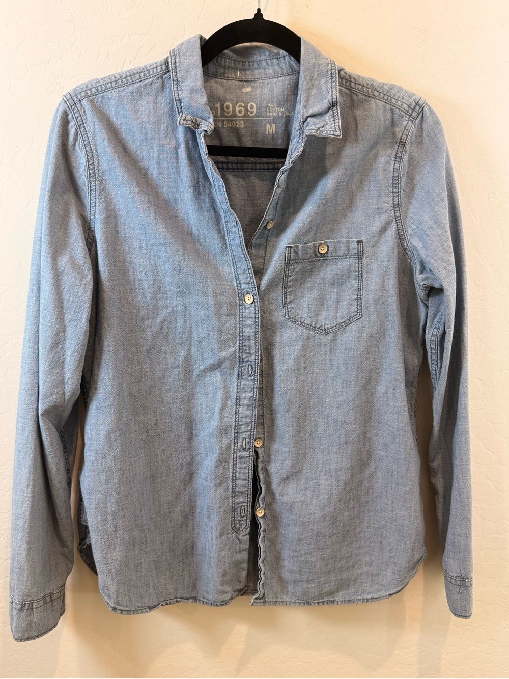 Gap Medium Classic Denim Light Blue Button-Up Shirt